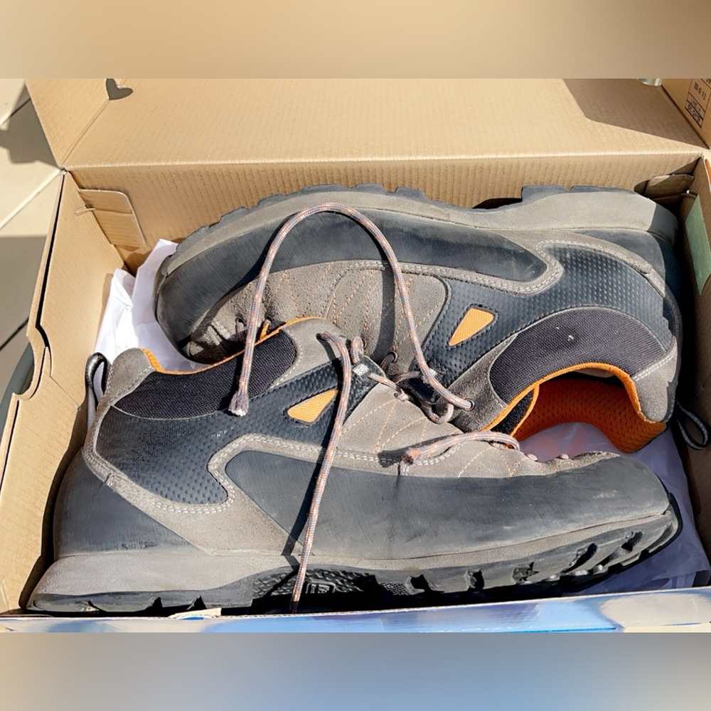12M - Skechers - Picture 2 of 8